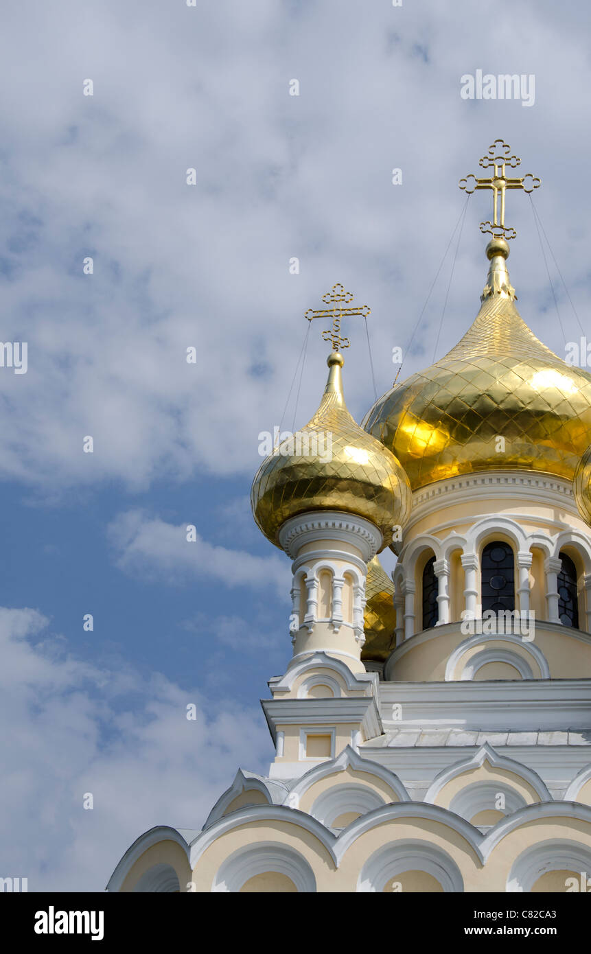 Ucraina, Yalta. Esterno del Saint alla Cattedrale Alexander Nevsky, tipico dell'architettura russa, c. 1902. Foto Stock