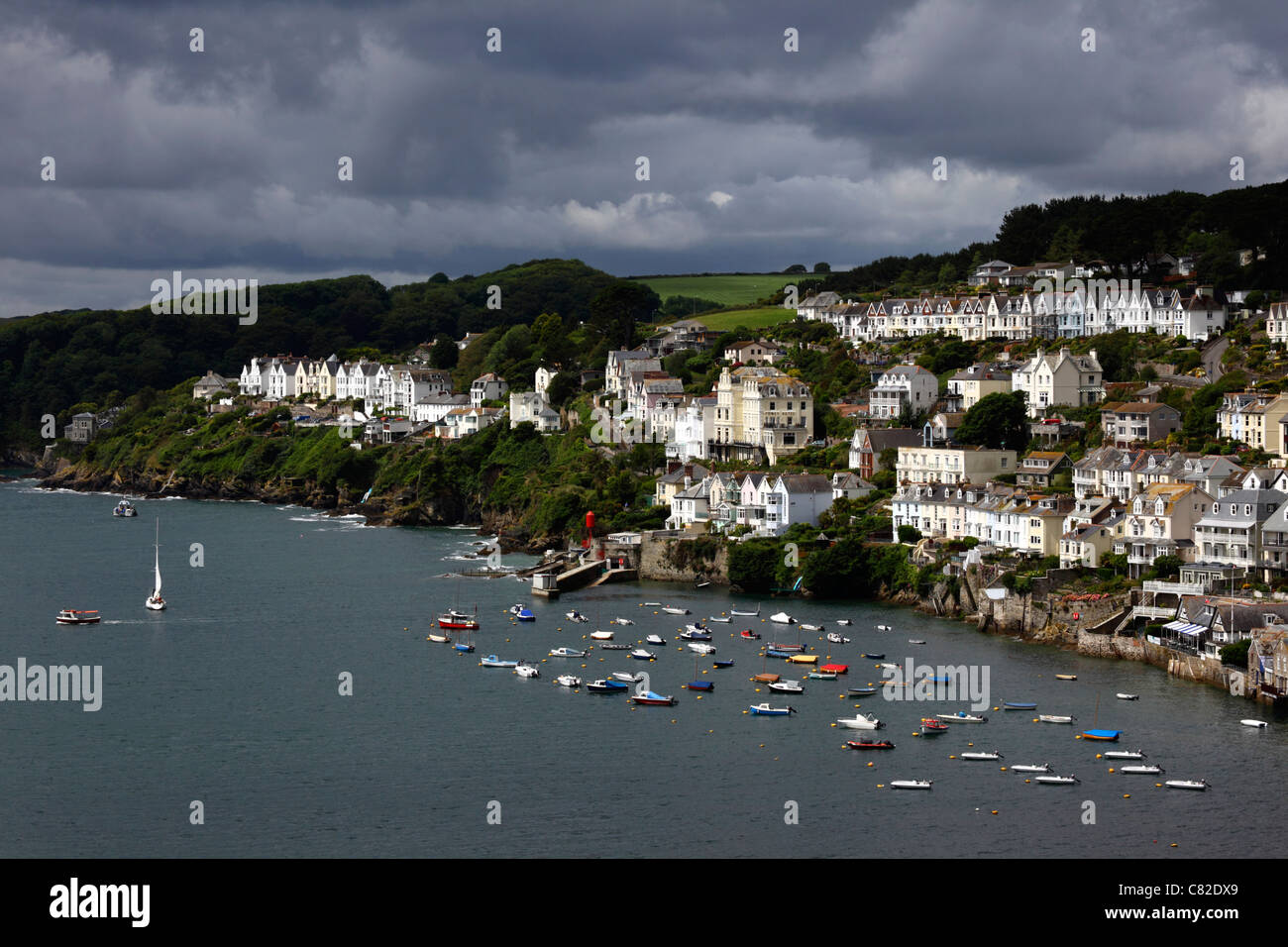Vista sul Fiume Fowey e estuario da Hall a piedi per Fowey , Cornovaglia , Inghilterra Foto Stock