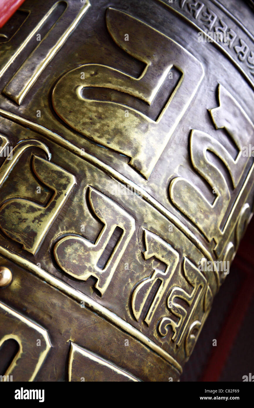 La preghiera buddista ruota di close-up di un tempio Foto Stock