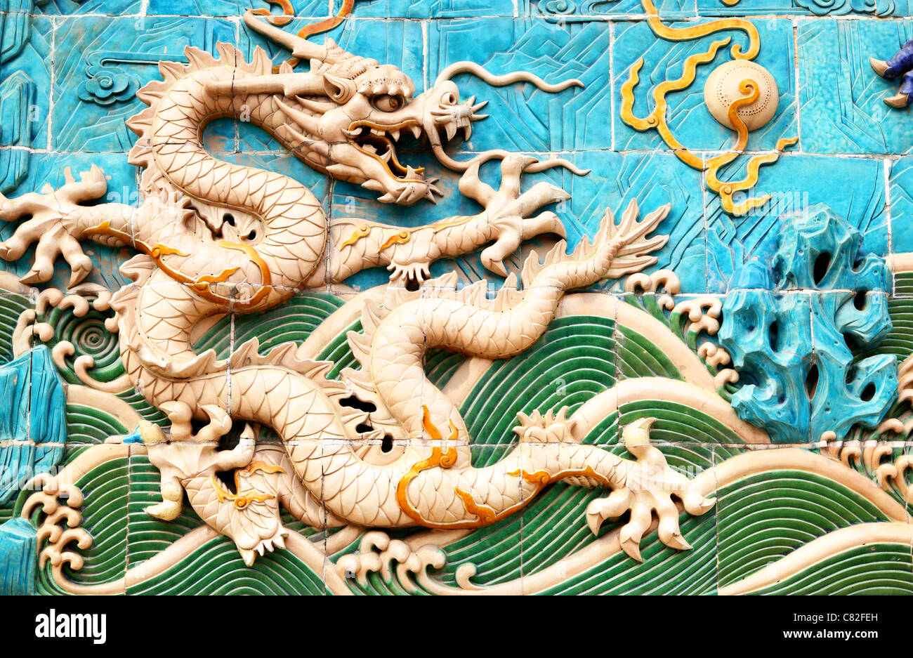 Dinastia Qing la parete del drago al parco Beihai, Pechino, Cina Foto Stock