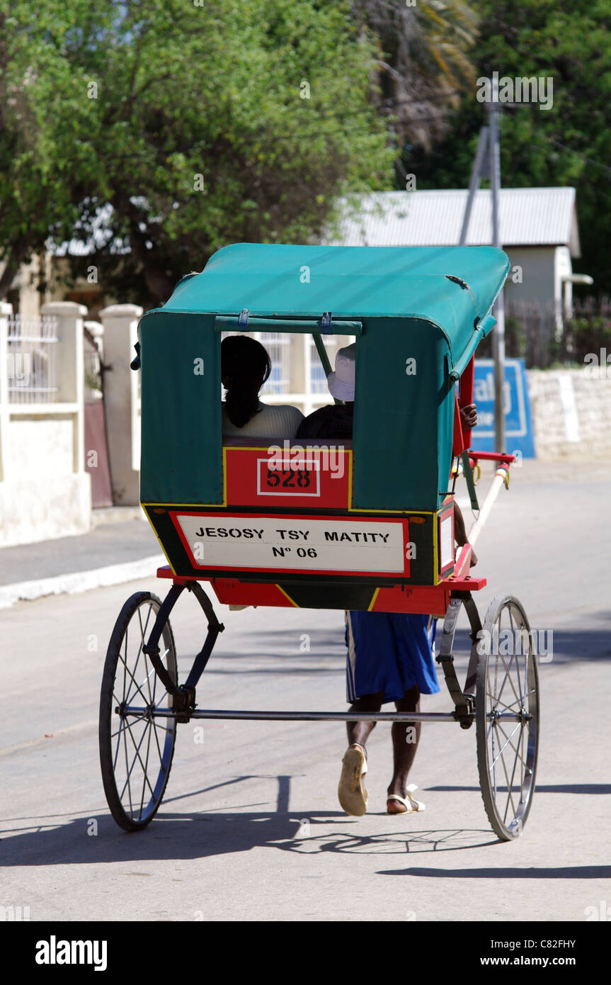 In rickshaw nella città di Toliara, Madagascar Foto Stock