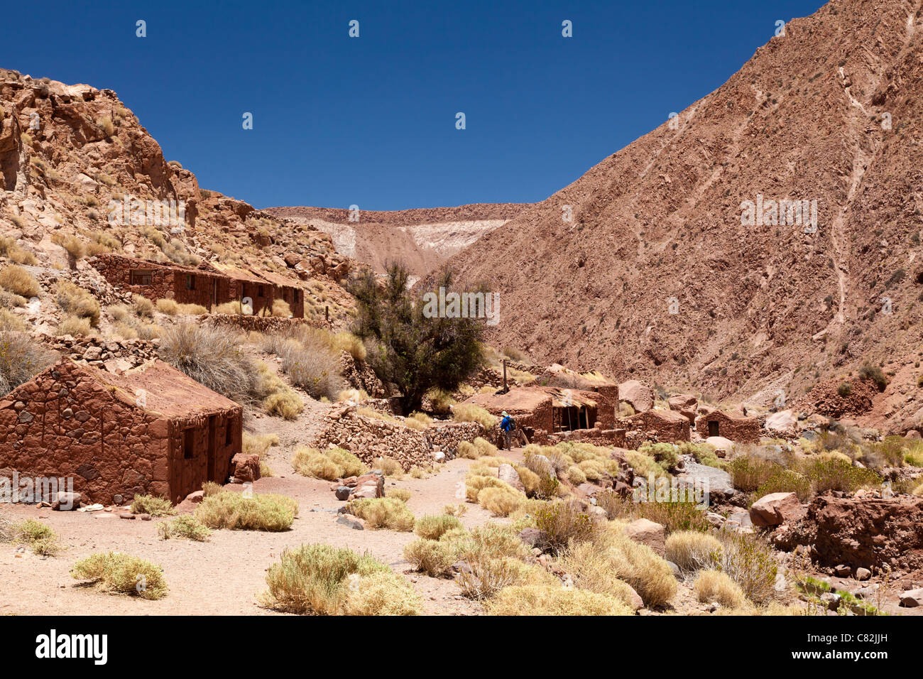 Asciugare abbandonate case di pietra in villaggi abbandonati di Penaliri in Rio Grande, il Deserto di Atacama, Cile Foto Stock