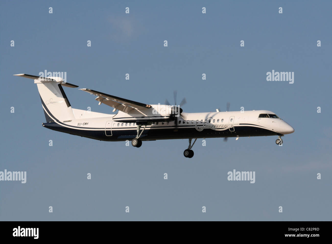 Aereo di linea Bombardier Dash 8-Q400 prop azionato da Smart Aviation dell'Egitto Foto Stock