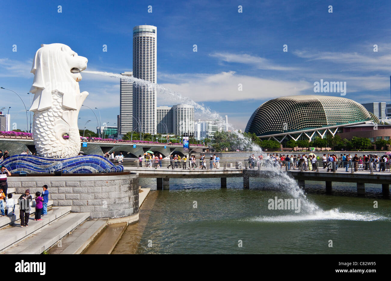La statua Merlion e Marina Bay, Singapore Foto Stock