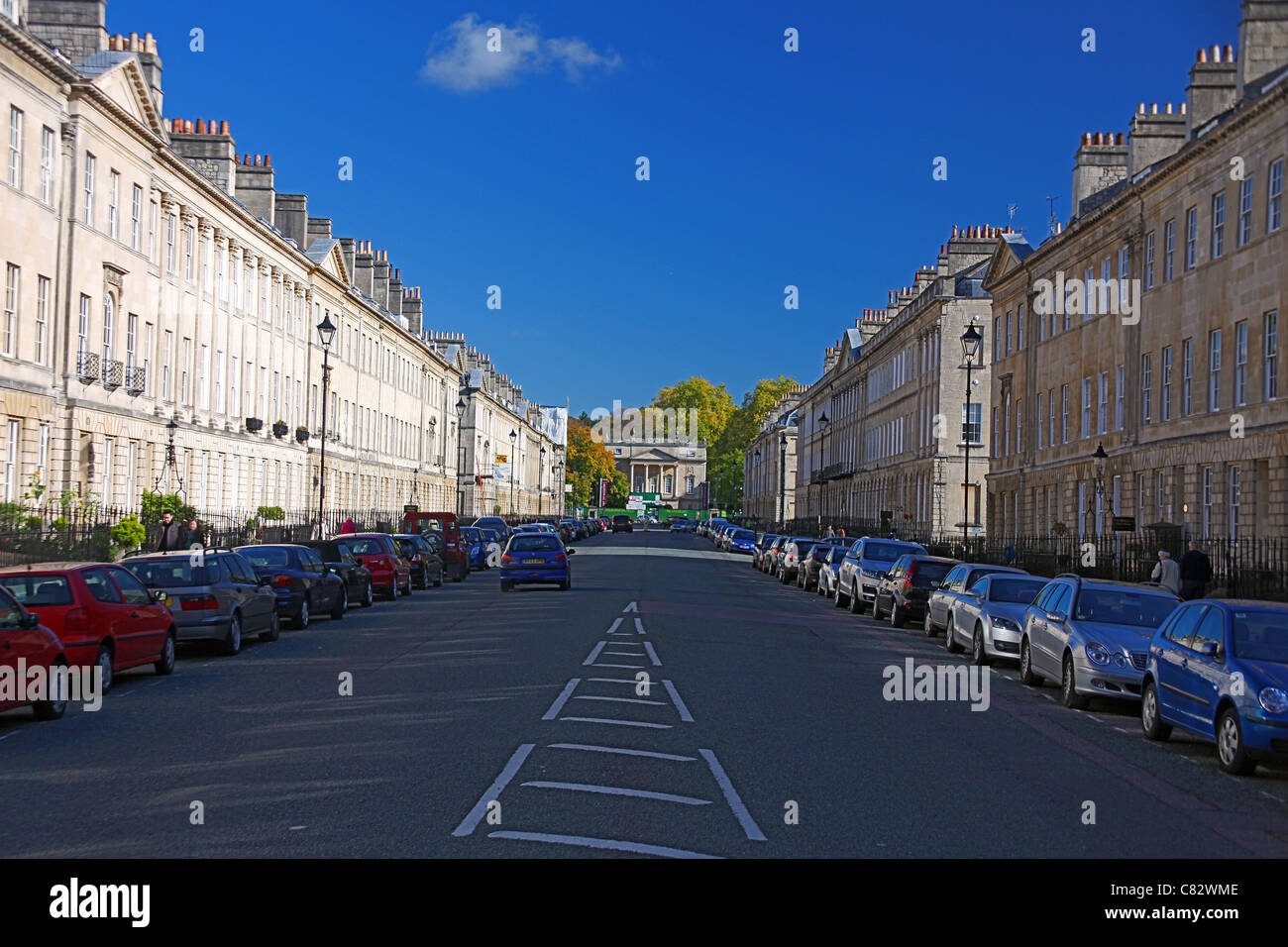 In autunno il sole sulle terrazze Georgiane in Great Pulteney Street, Bath, N.E. Il Somerset, Inghilterra, Regno Unito Foto Stock