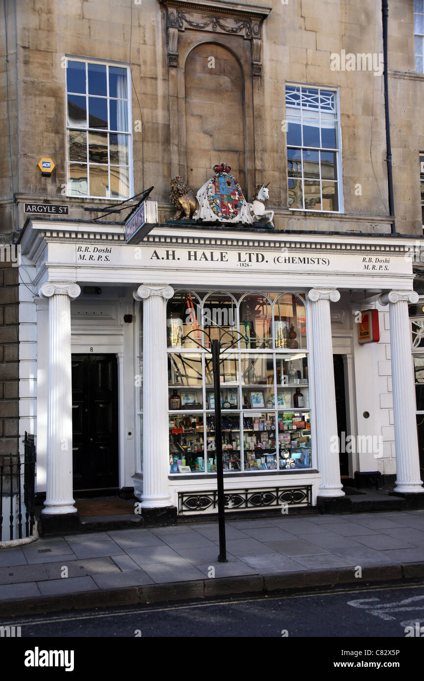 Indipendente dalla storica farmacia su Argyle Street, Bath, N.E. Il Somerset, Inghilterra, Regno Unito Foto Stock