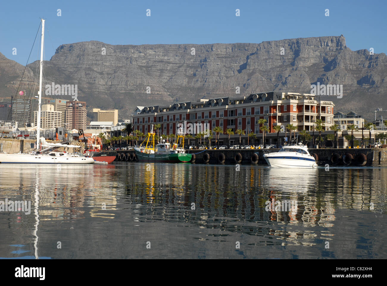 Table Mountain & Porto, V&A Waterfront, Città del Capo, Western Cape, Sud Africa Foto Stock