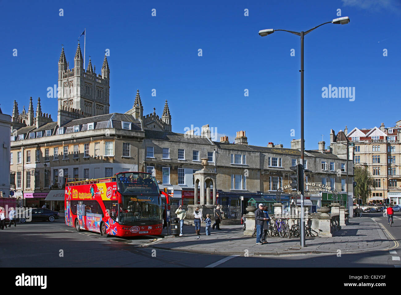 A sommità aperta bus tour in bagno, N.E. Il Somerset, Inghilterra, Regno Unito Foto Stock