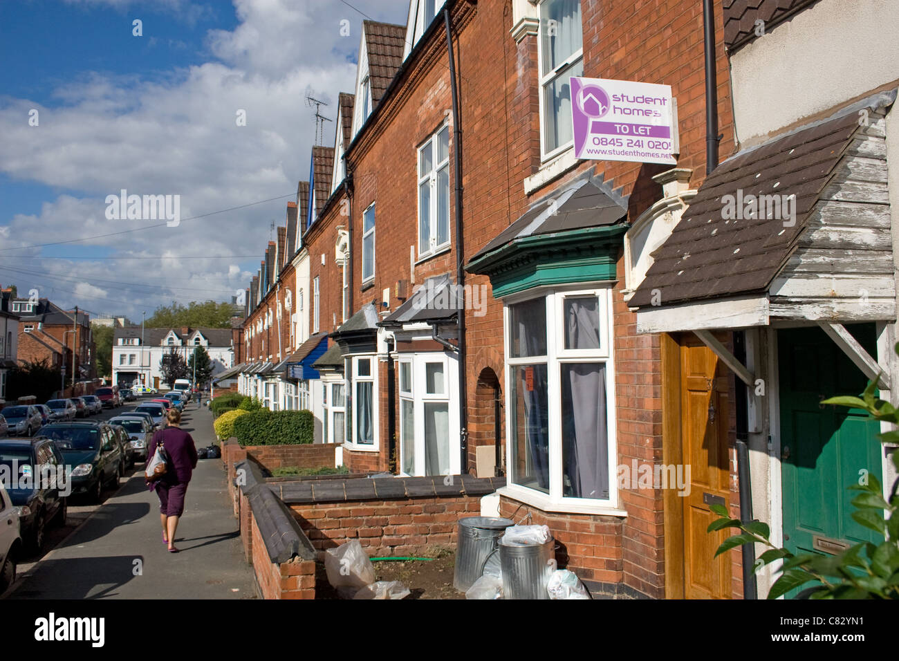 Strada di principalmente case dello studente vicino alle università di Birmingham , Selly Oak, Birmingham, West Midlands, England, Regno Unito Foto Stock