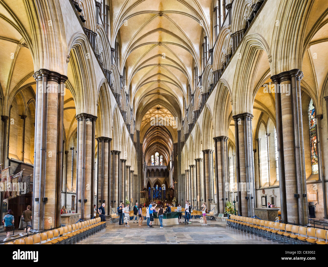 Navata della Cattedrale di Salisbury, Salisbury, Wiltshire, Inghilterra, Regno Unito Foto Stock