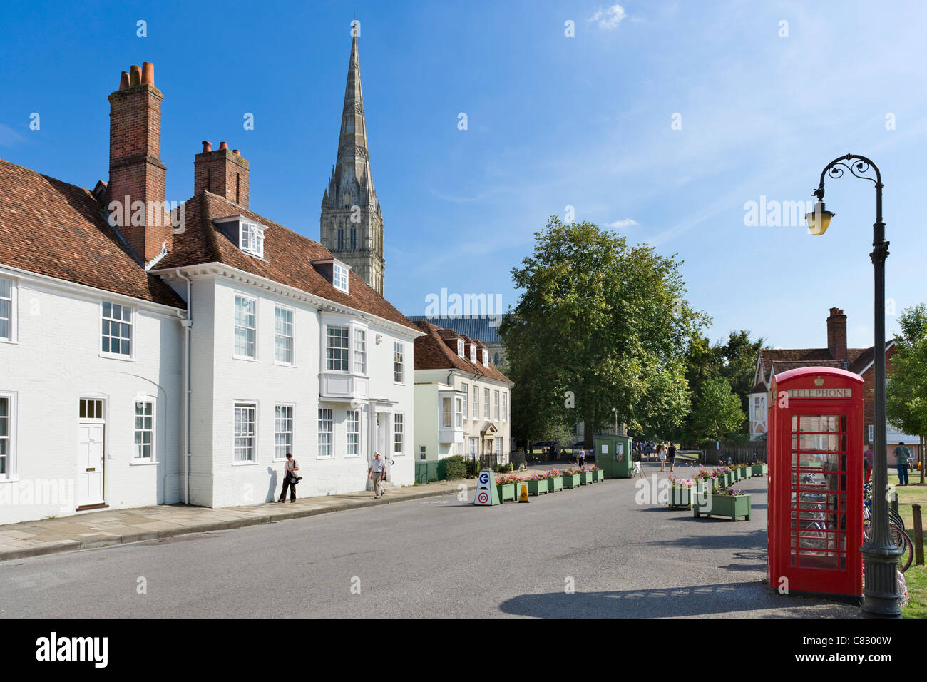 La guglia della Cattedrale di Salisbury da coristi Square, Salisbury, Wiltshire, Inghilterra, Regno Unito Foto Stock