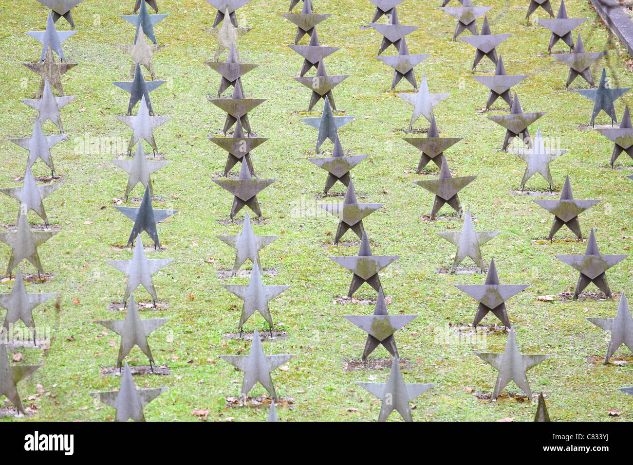 Righe di Star lapide al cimitero, sovietica terreno di sepoltura. Gdynia, Polonia Foto Stock