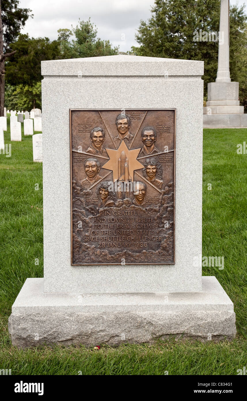 Memoriale per l'equipaggio dello Space Shuttle Challenger, il Cimitero di Arlington, Washington DC, Stati Uniti d'America Foto Stock