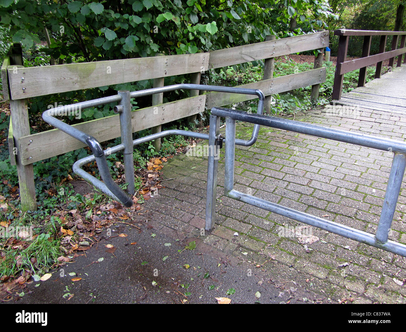 Cancello di ferro per soli pedoni, Alblasserdam, Paesi Bassi Foto Stock