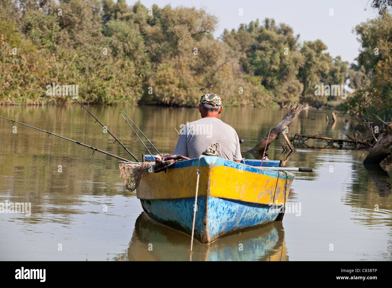 Pesca sportiva nel fiume Danubio Delta, Romania Foto Stock
