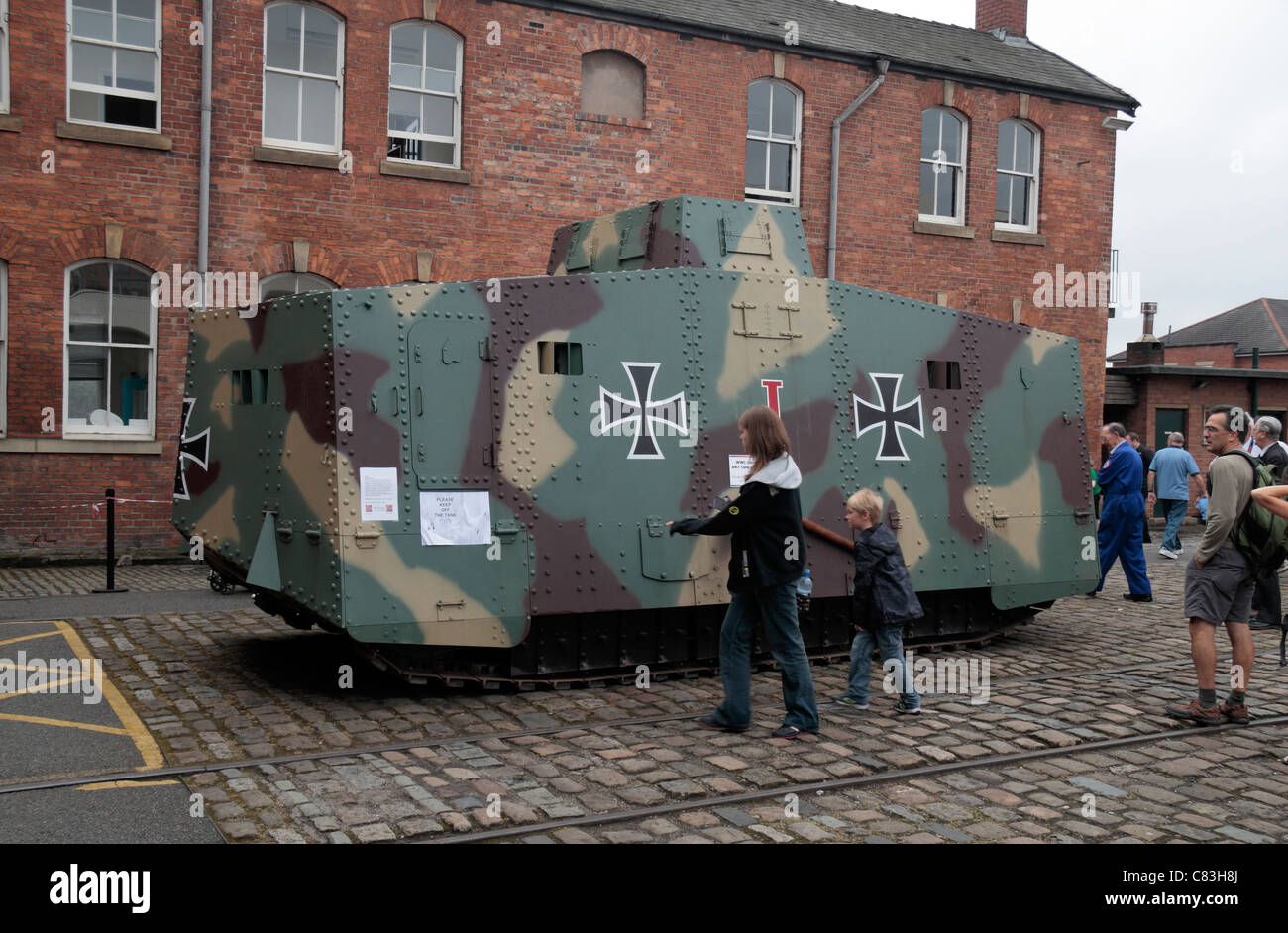 Una replica tedesco A7V Guerra Mondiale un serbatoio in mostra presso il Museo della Scienza e dell'industria, Manchester, Regno Unito. IMPT VEDI NOTE Foto Stock
