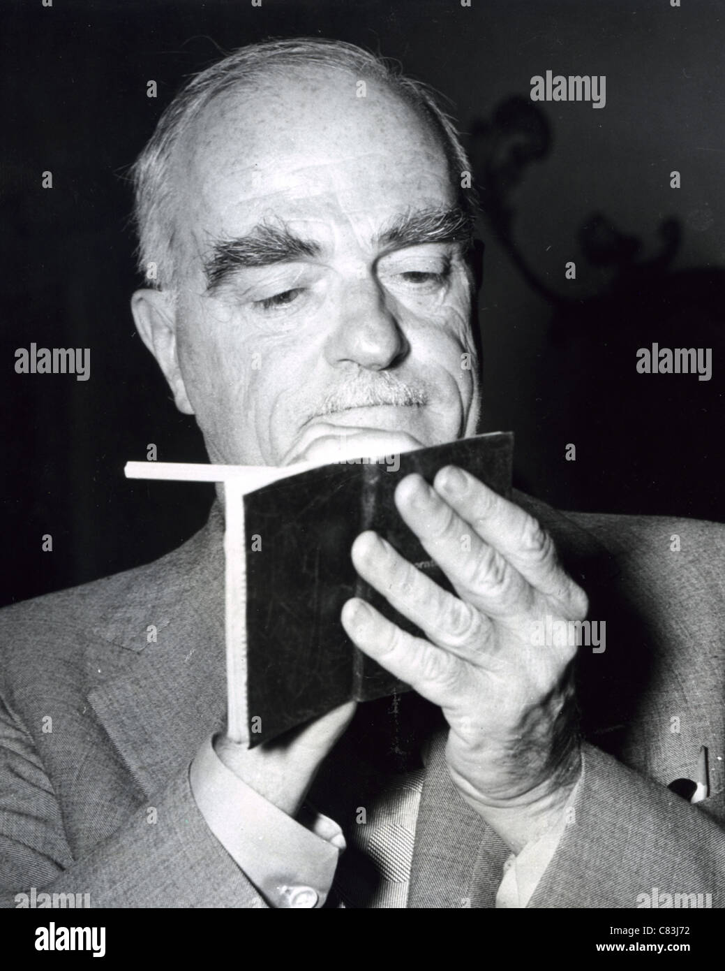 THORNTON WILDER (1897-1975) usa il drammaturgo e romanziere nel 1957 Foto Stock