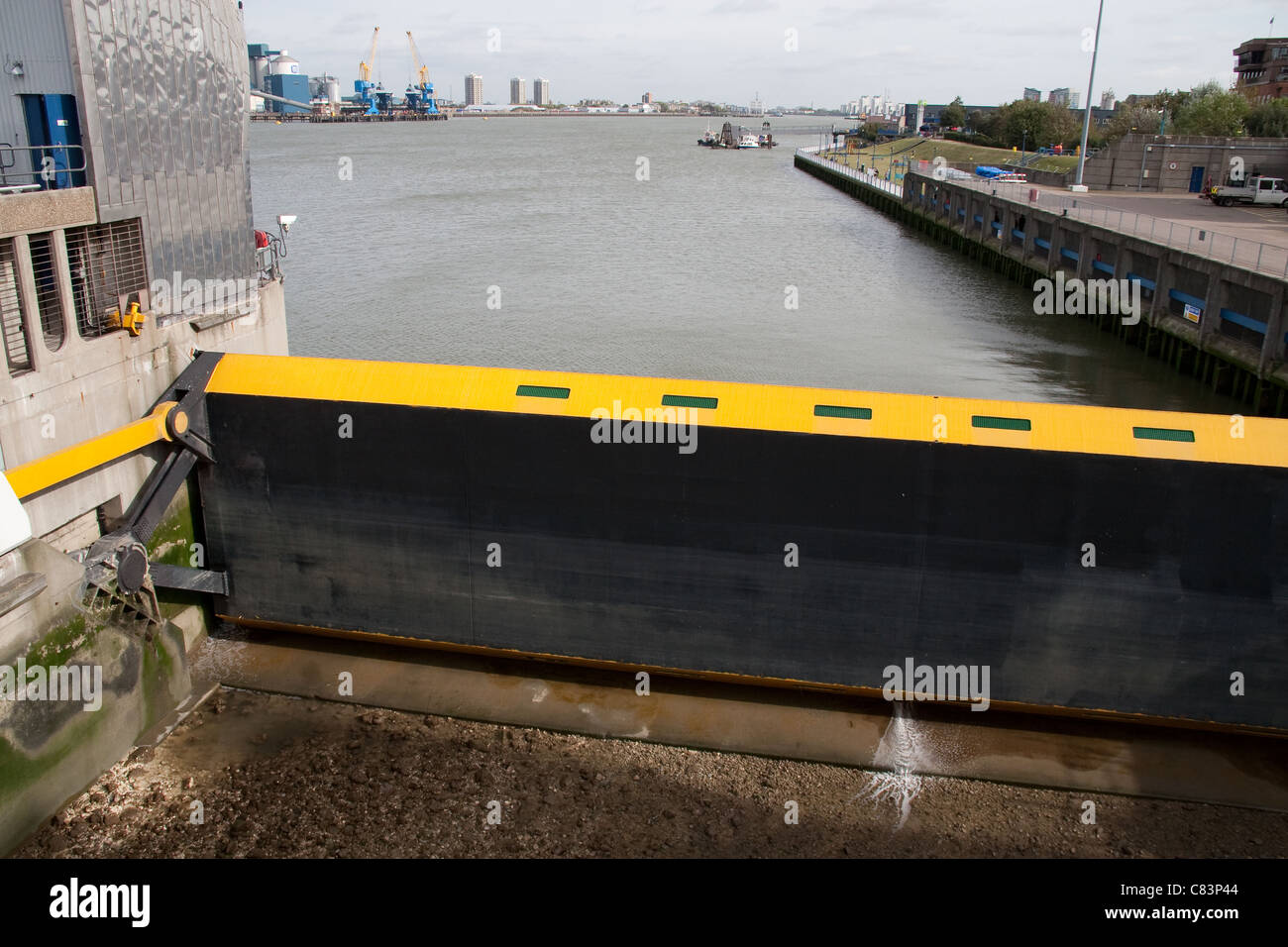 Thames Barrier test annuale dell'alluvione cancelli della difesa Foto Stock