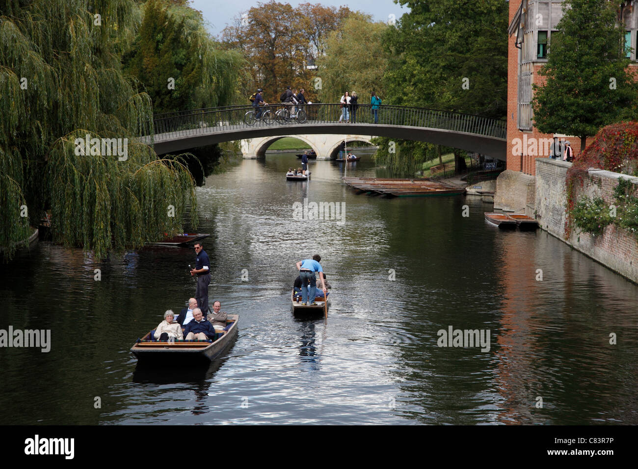 Punting sul fiume Cam a Cambridge Foto Stock