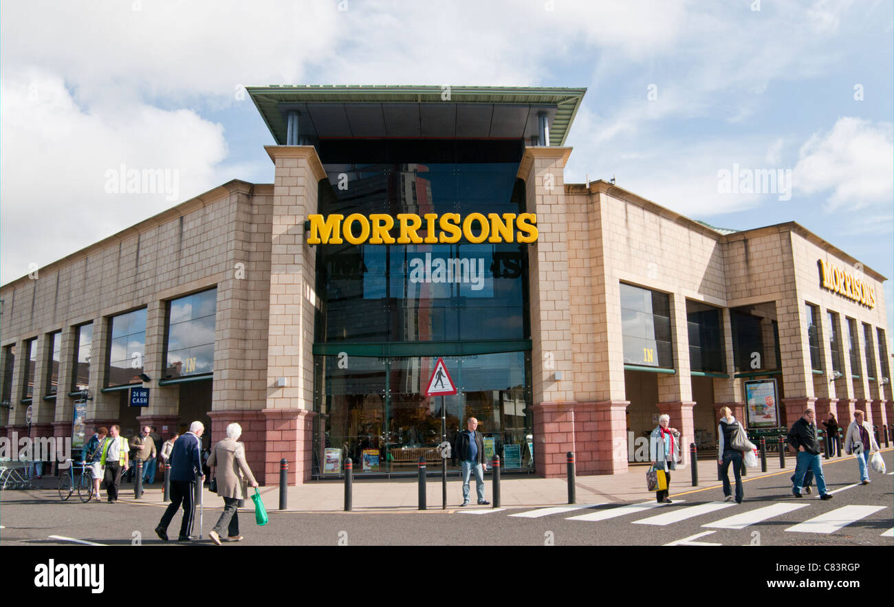 Vista esterna di Morrisons supermercato, Glasgow - Anniesland Foto Stock