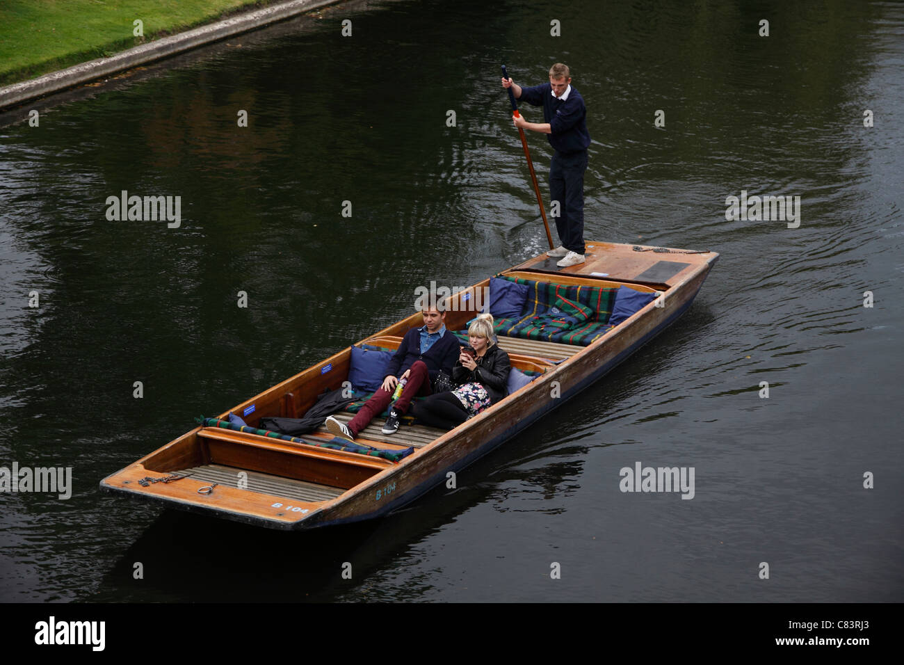 Punting sul fiume Cam a Cambridge Foto Stock