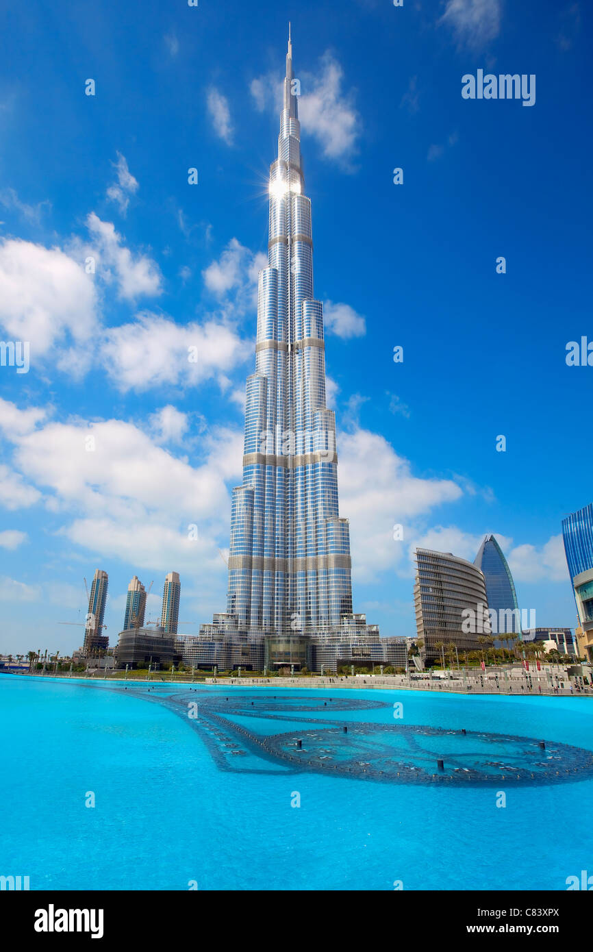 Il Burj Khalifa a Dubai. L'edificio più alto del mondo, a 828m. Foto Stock