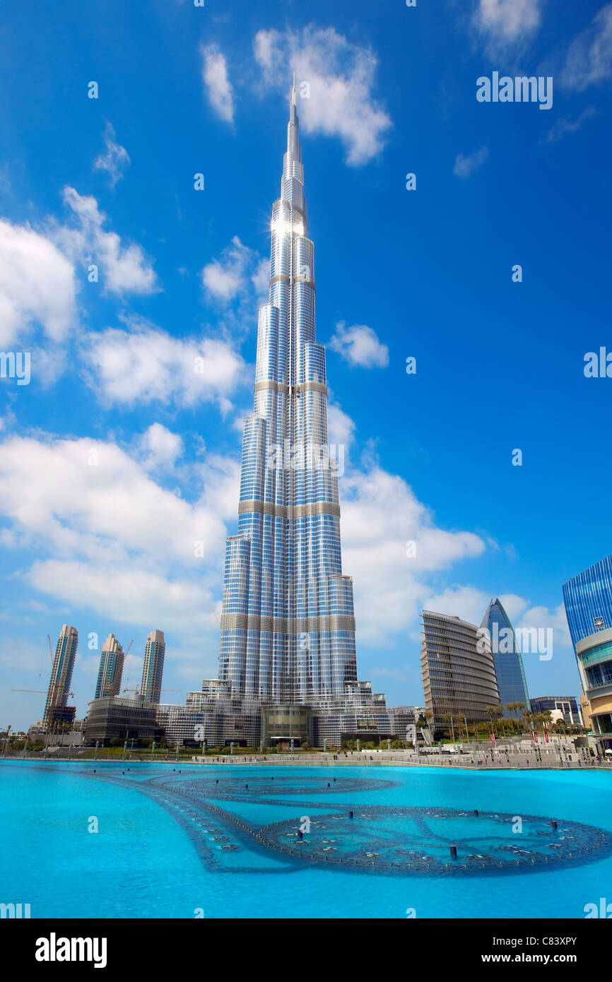 Il Burj Khalifa a Dubai. L'edificio più alto del mondo, a 828m. Foto Stock