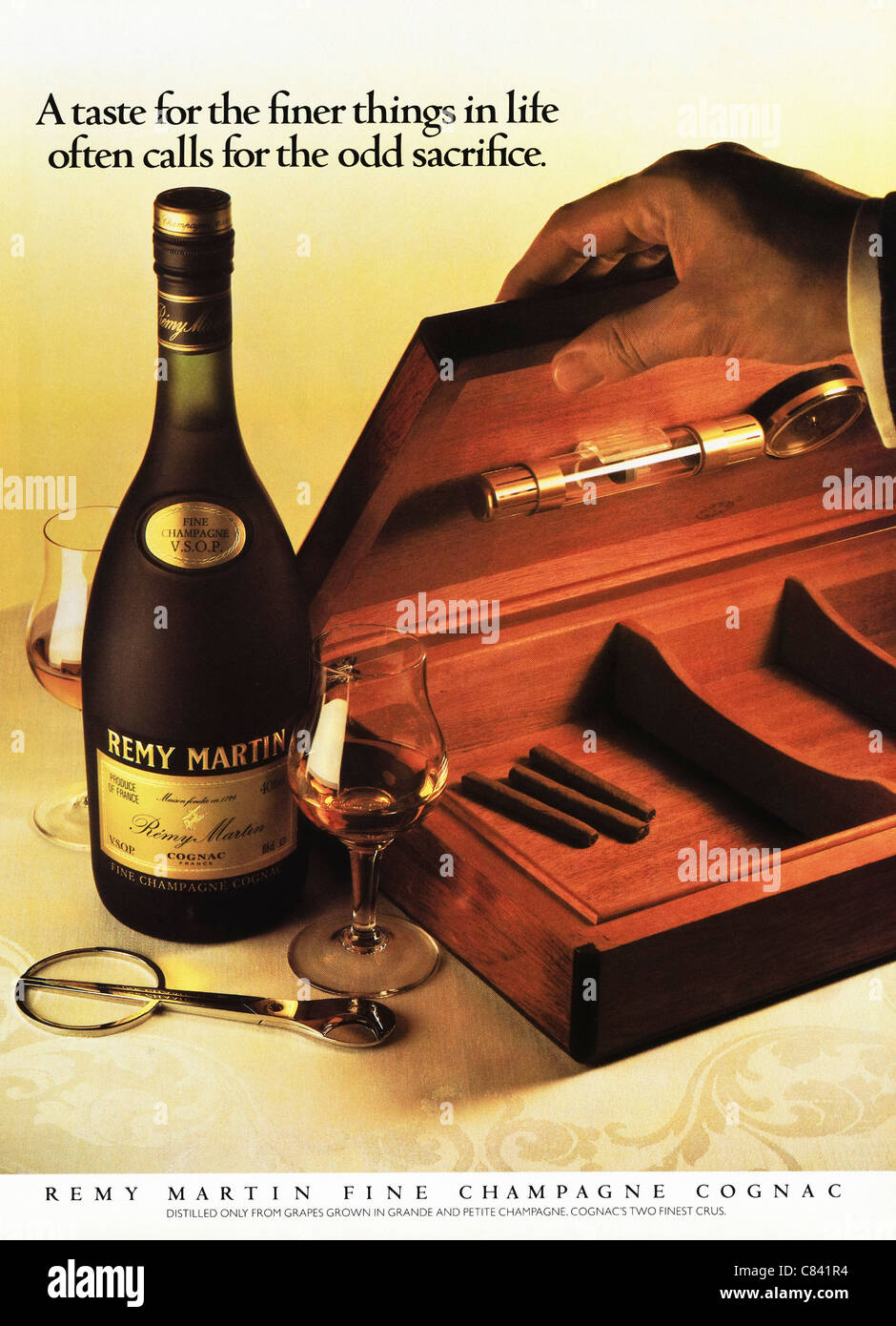 Pagina piena annuncio rivista circa 1984 pubblicità REMY MARTIN COGNAC Foto Stock