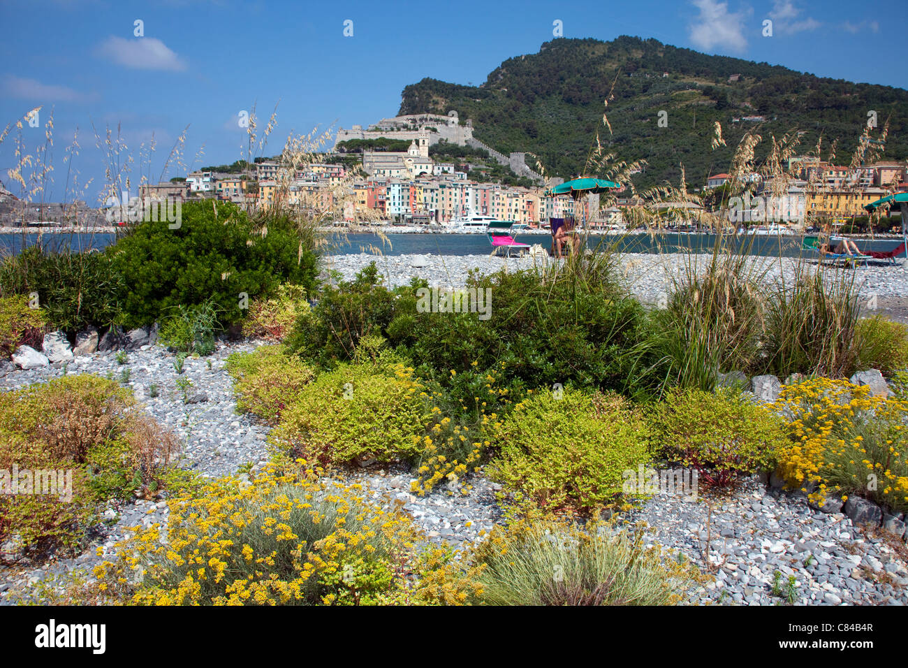 Vista da isola Palmeria sul villaggio di pescatori di Porto Venere, provincia di La Spezia Liguria di Levante, Italia, mare Mediterraneo, Europa Foto Stock
