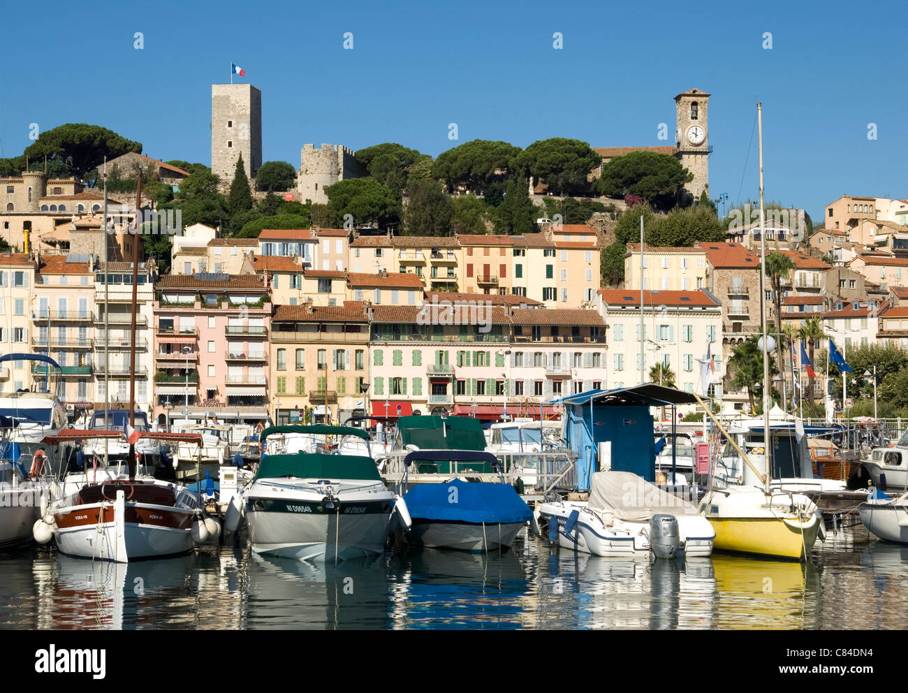 Cannes, Porto, Old Quarter in background, Costa Azzurra Foto Stock