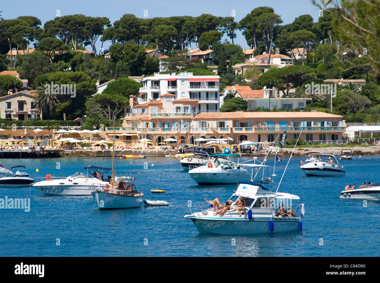 Cap d'Antibes, Garoup Bay, lance a motore al di ancoraggio Foto Stock