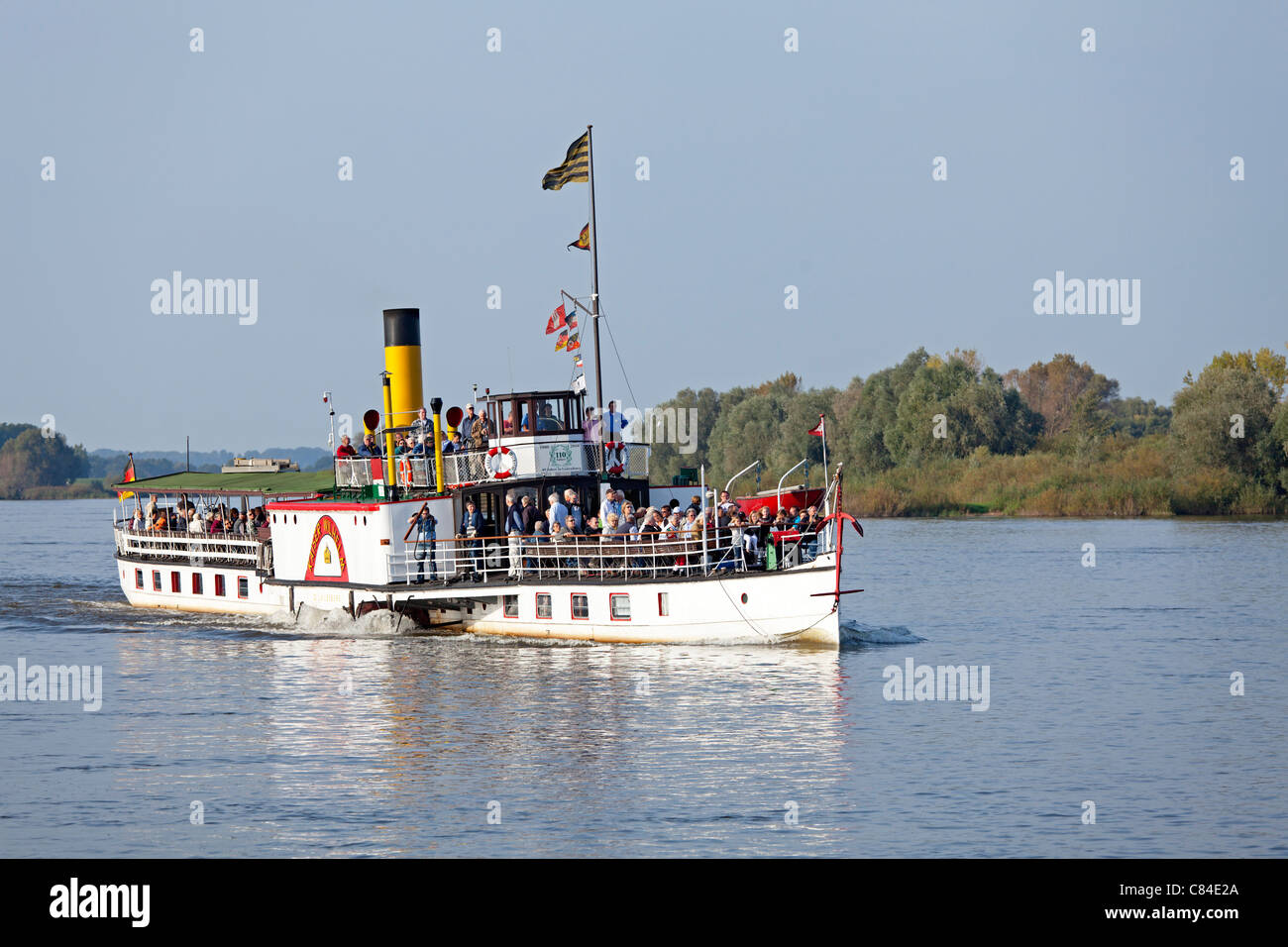 Nave a vapore Kaiser Wilhelm sul fiume Elba vicino Bleckede, Bassa Sassonia, Germania Foto Stock