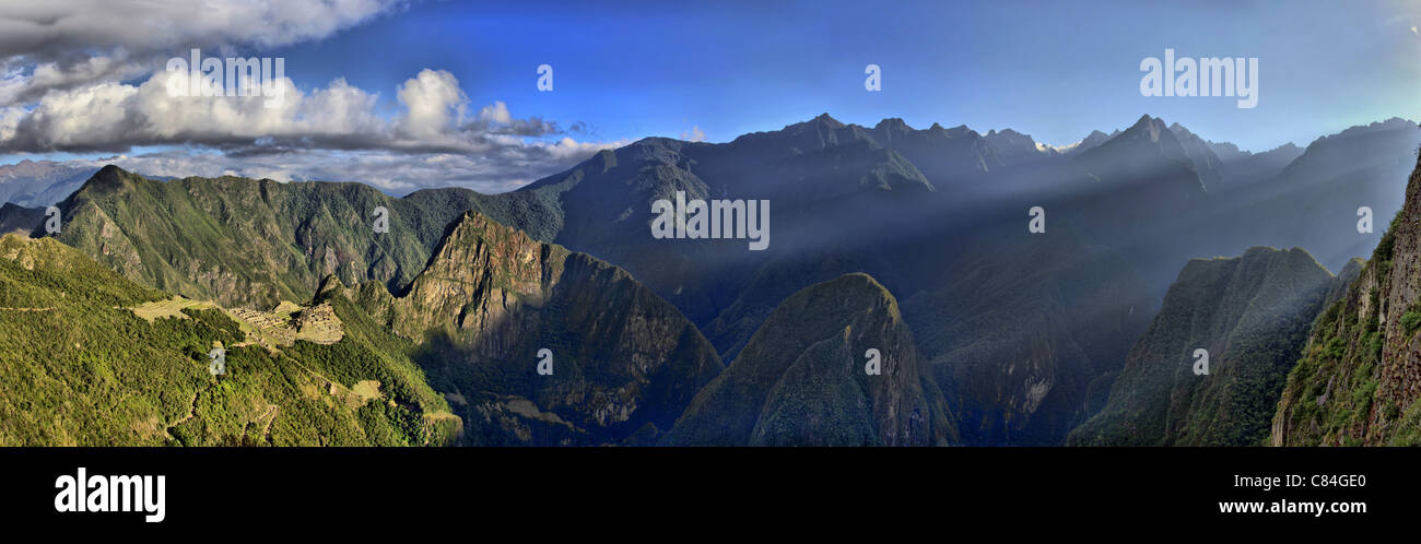 HDR Machu Picchu panorama Machu Picchu Macchu Picchu sito patrimonio mondiale dell'unesco città sacra rovine inca sun ray Perù inca m di viaggio Foto Stock