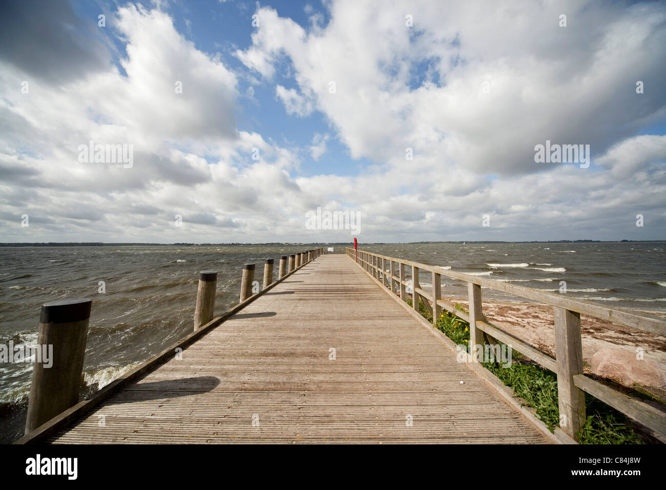 Dal molo presso la baia di Greifswald, città anseatica di Greifswald, Meclenburgo-Pomerania Occidentale, Germania Foto Stock