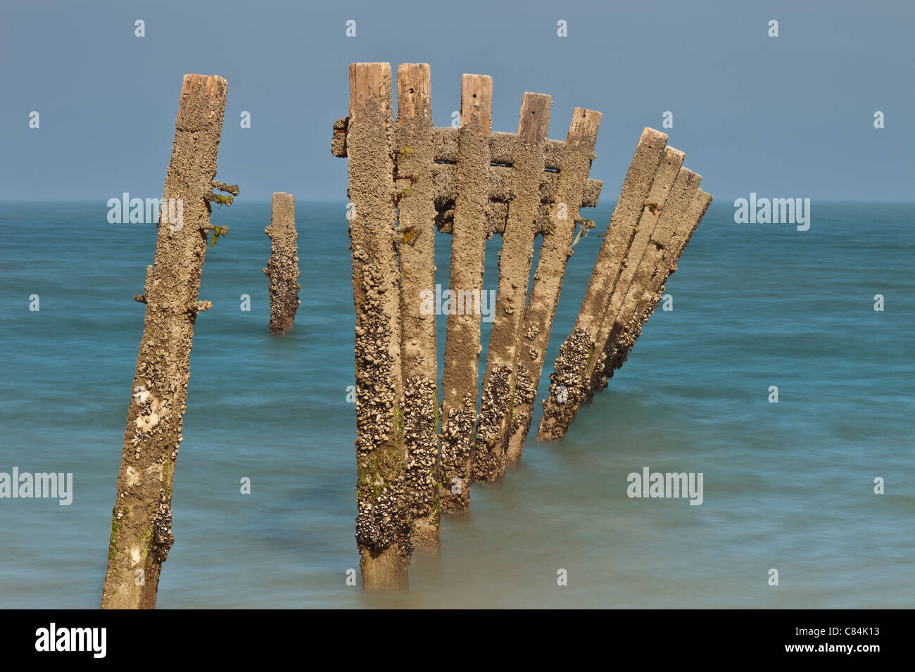 Danneggiato mare difese a happisburgh in Norfolk Inghilterra Foto Stock