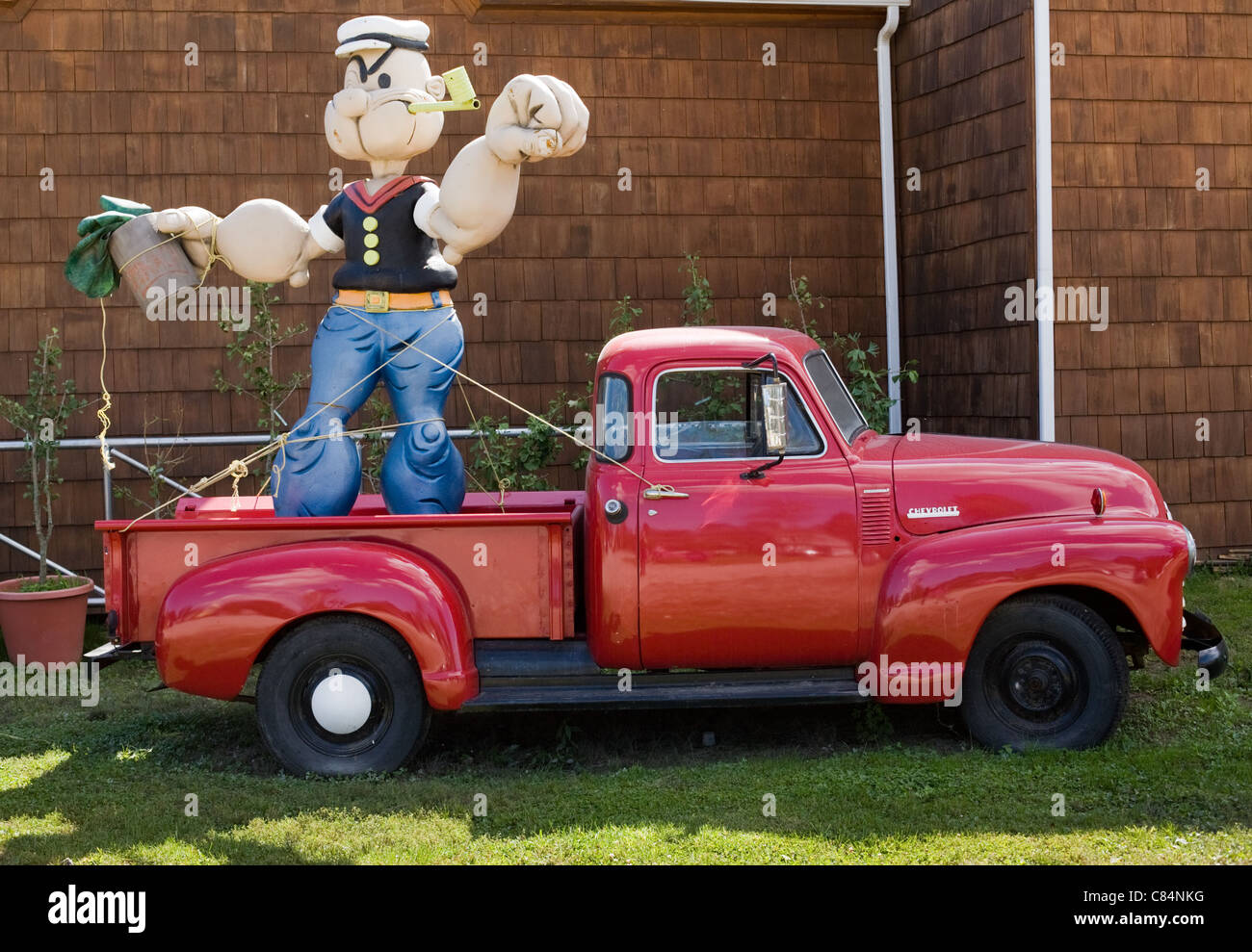 Statua di Popeye, pickup truck, vicino Riverhead, North Fork, Long Island, New York Foto Stock