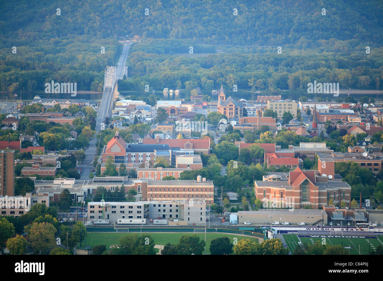 La piccola città di Winona si trova lungo il fiume Mississippi nel sud-est del Minnesota USA Foto Stock