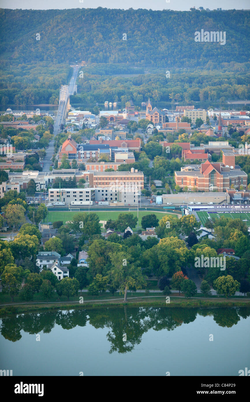La piccola città di Winona si trova lungo il fiume Mississippi nel sud-est del Minnesota USA Foto Stock