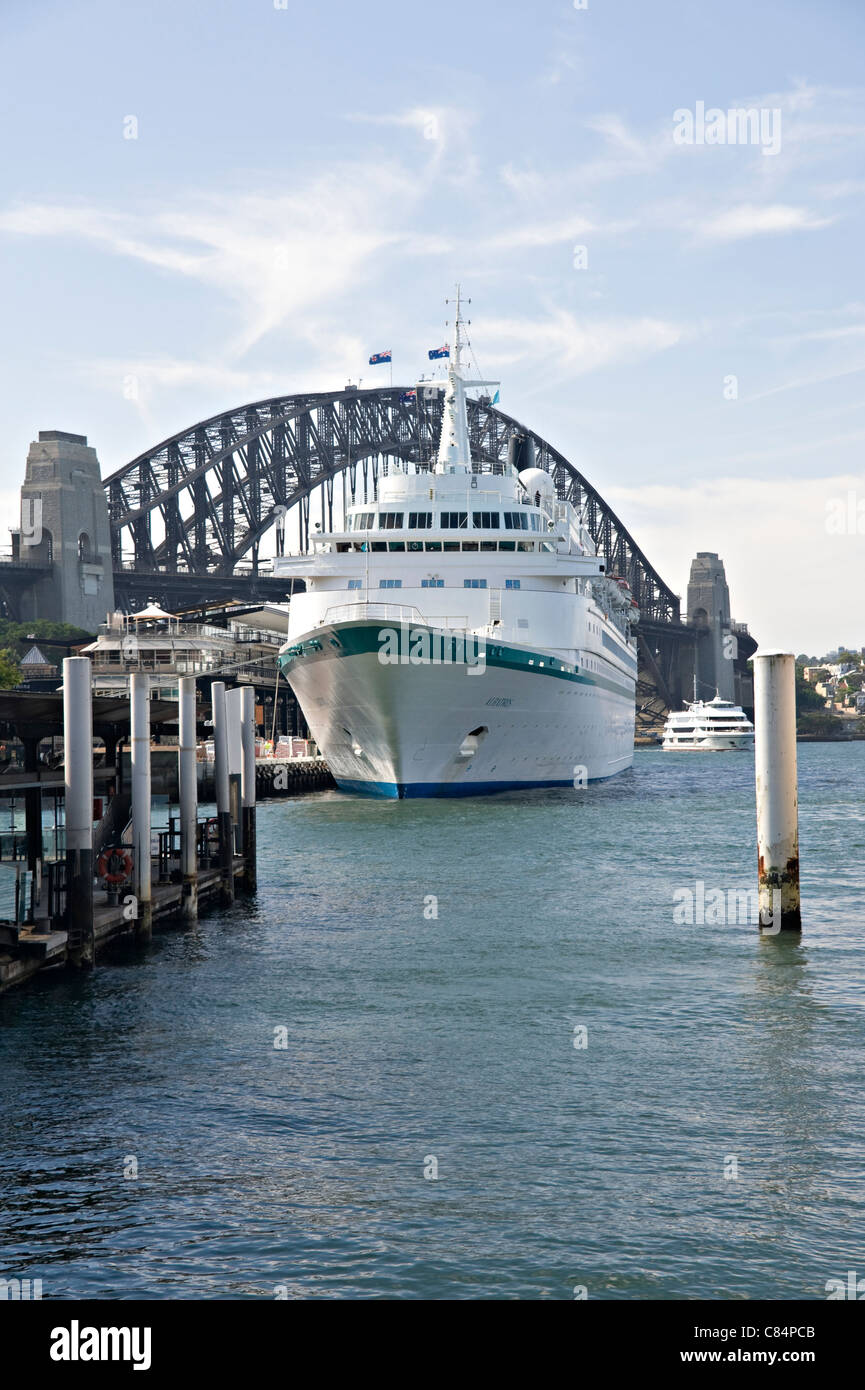 Il Phoenix Reisen azionata la nave di crociera Albatros ancorata al Terminal Passeggeri Oltreoceano nel porto di Sydney NSW Australia Foto Stock