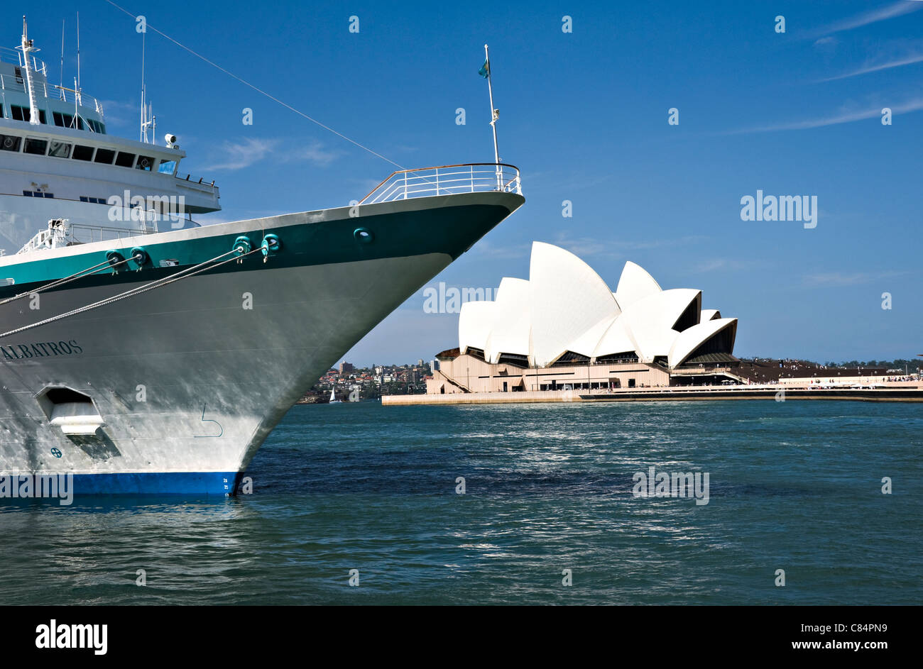 Il Phoenix Reisen azionata la nave di crociera Albatros ancorata al Terminal Passeggeri Oltreoceano nel porto di Sydney NSW Australia Foto Stock