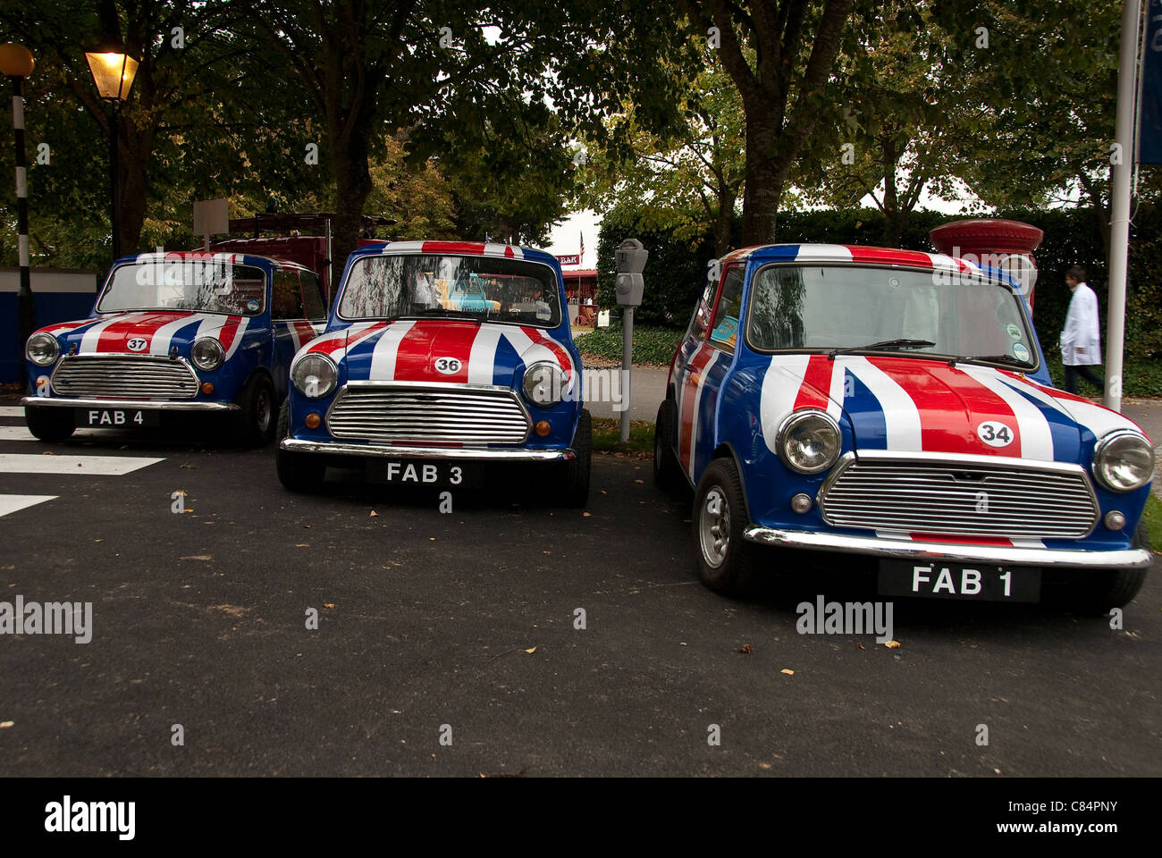 Tre Vecchi dipinti Minis in Unione Jack colori Foto Stock