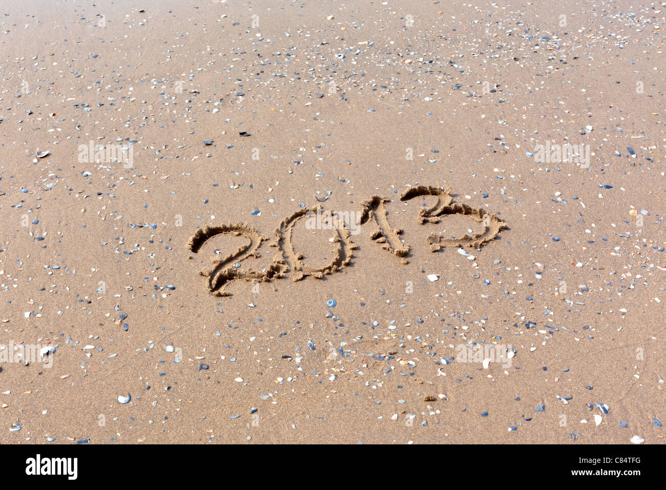 2013 Anno scritto sulla spiaggia di sabbia. Inquadratura orizzontale Foto Stock