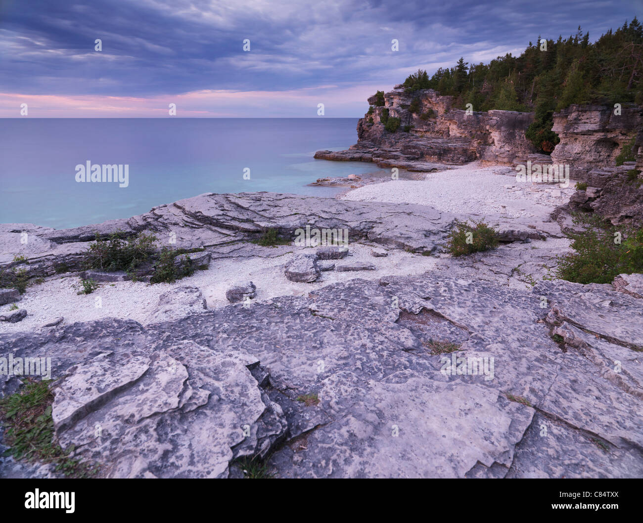Tramonto stupendo scenario del Georgian Bay Spiaggia rocciosa. Bruce Peninsula National Park, Ontario, Canada. Foto Stock