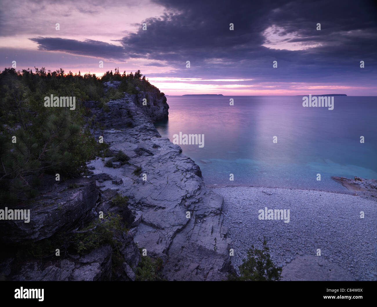Tramonto stupendo scenario del Georgian Bay Spiaggia rocciosa. Bruce Peninsula National Park, Ontario, Canada. Foto Stock