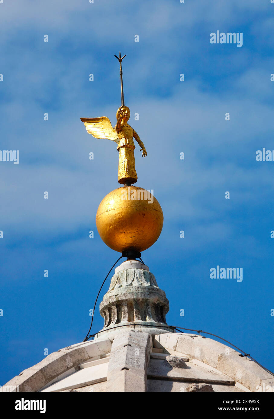Sibenik Croazia, la scultura di Golden Angel Foto Stock