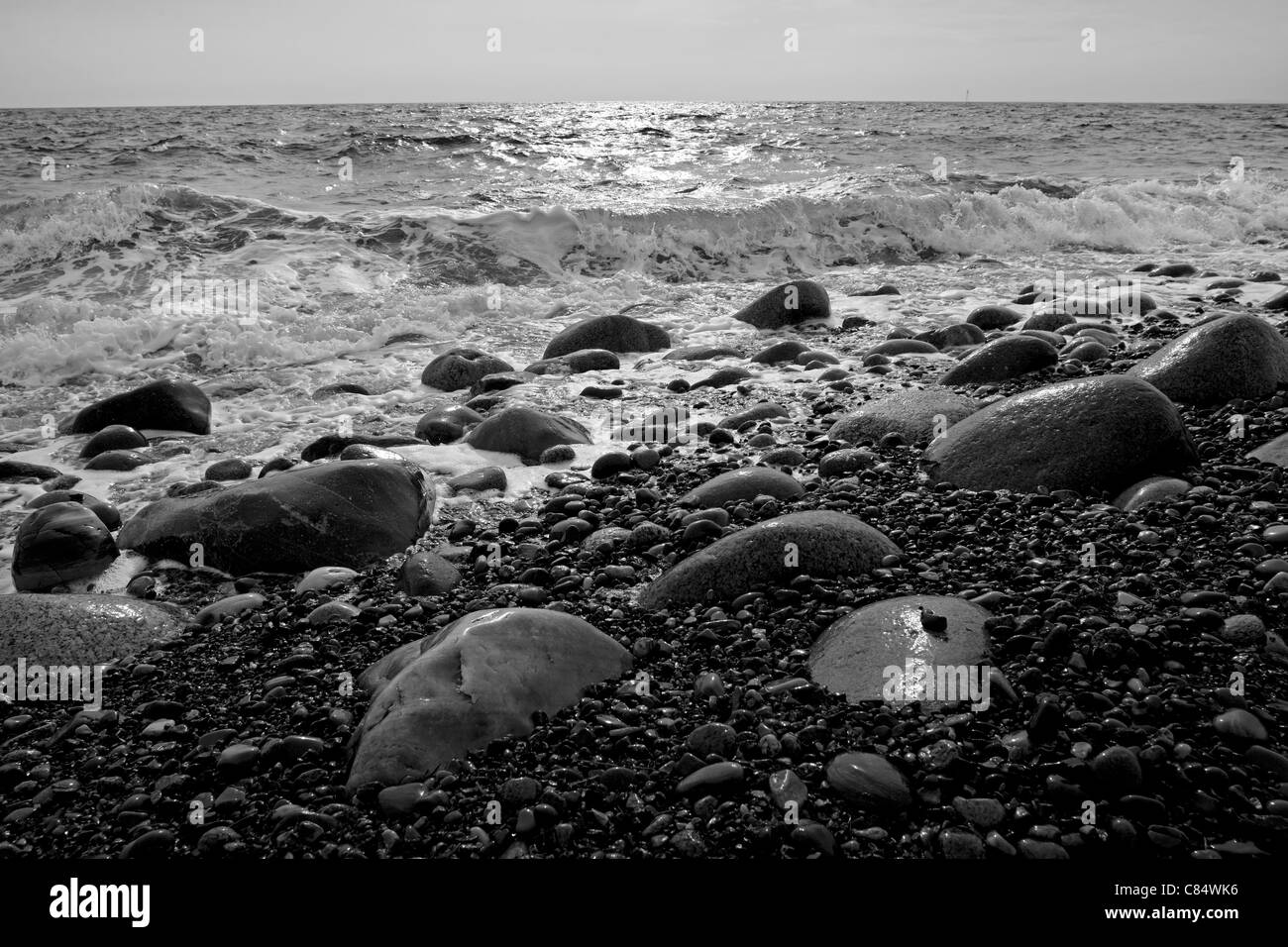 Immagine in bianco e nero dei rolling stones e acqua a Moelen Foto Stock