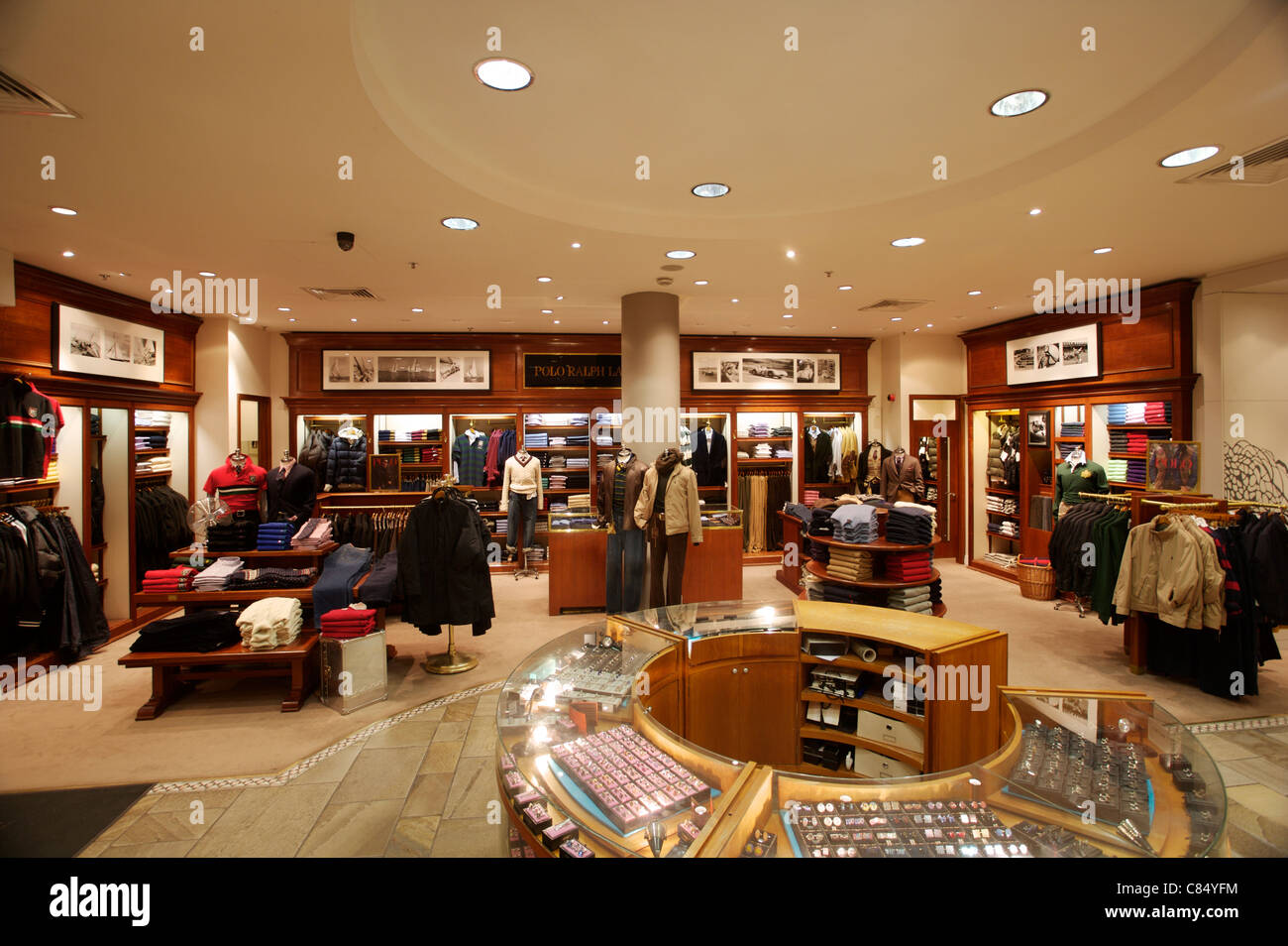 Polo Ralph Lauren divisione in Brown Thomas negozio di lusso, Dublino,  Irlanda Foto stock - Alamy