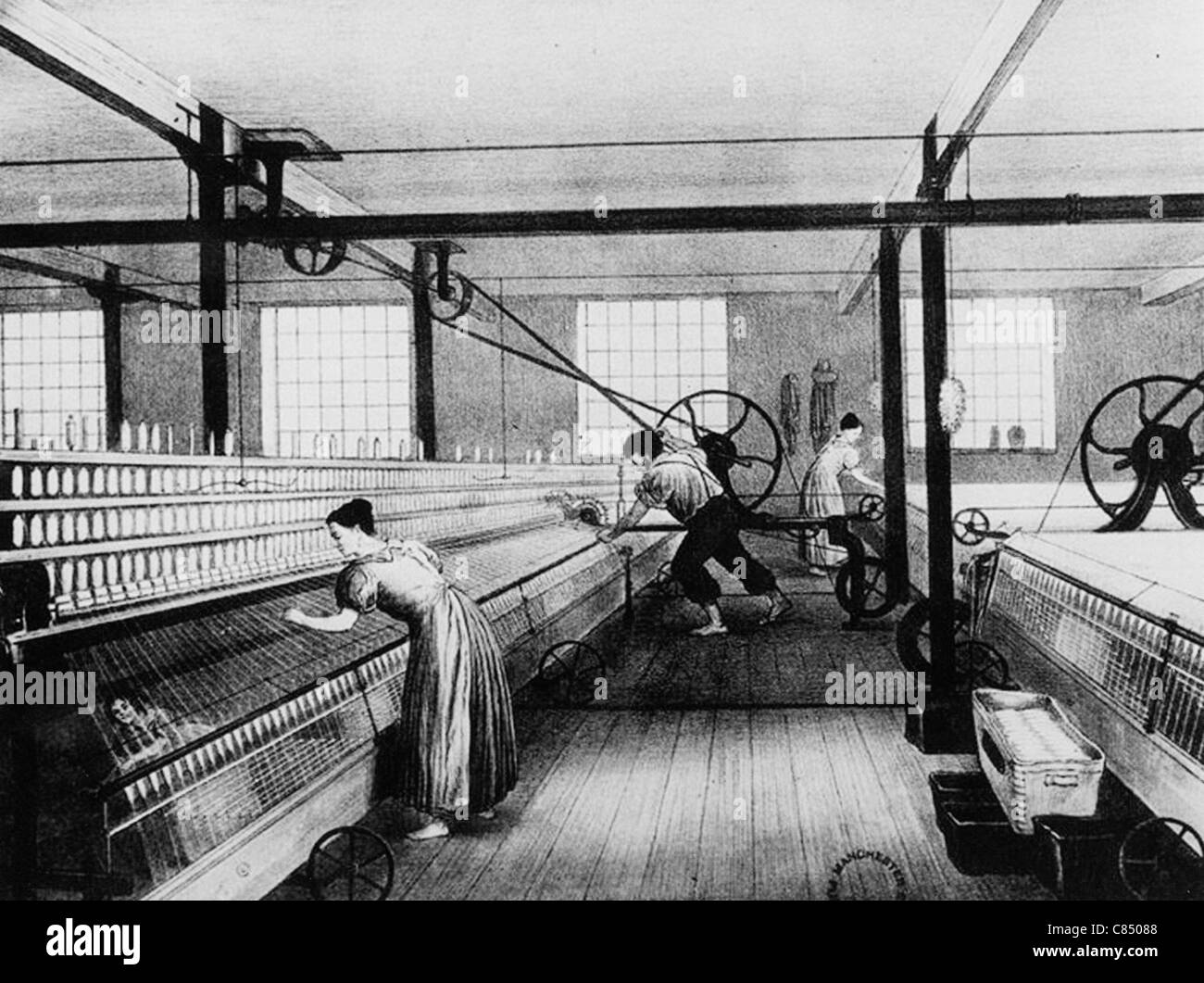 La filatura del cotone fabbrica in Lancashire nel 1823. Nota Scavenger accovacciato a sinistra per la cattura è sceso di cotone, una operazione pericolosa. Foto Stock