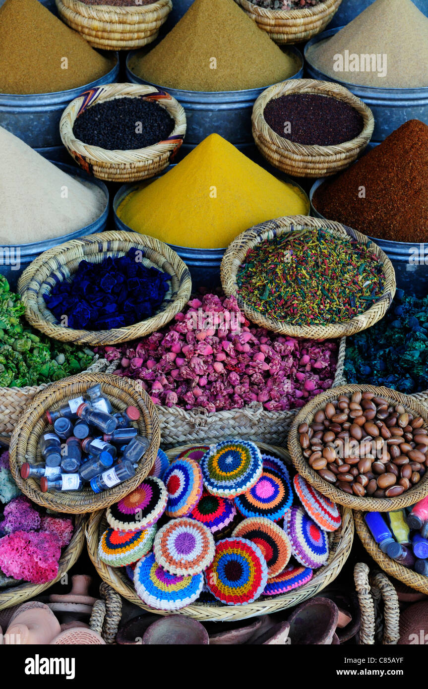 Pressione di stallo di spezie, Place Rahba Kedima, Marrakech, Marocco Foto Stock
