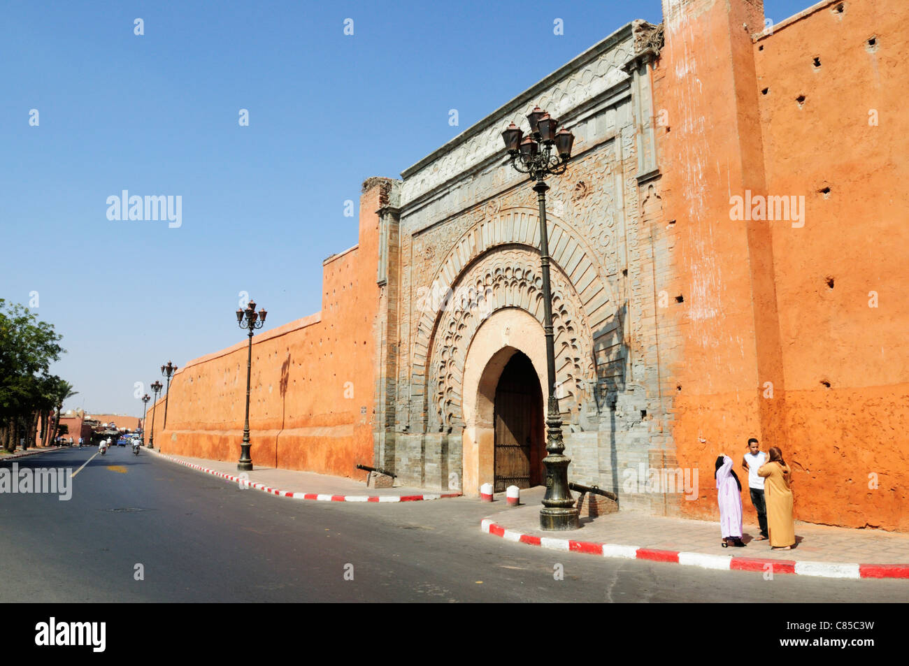 Bab Agnaou e le mura della città, Marrakech, Marocco Foto Stock